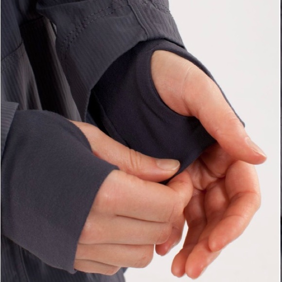 Lululemon Apres Practice Anorak jacket. Size 4 - Picture 6 of 15